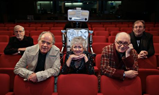 Illustration for article titled Original Hitchhiker's Guide To The Galaxy Cast Reunites For One Show
